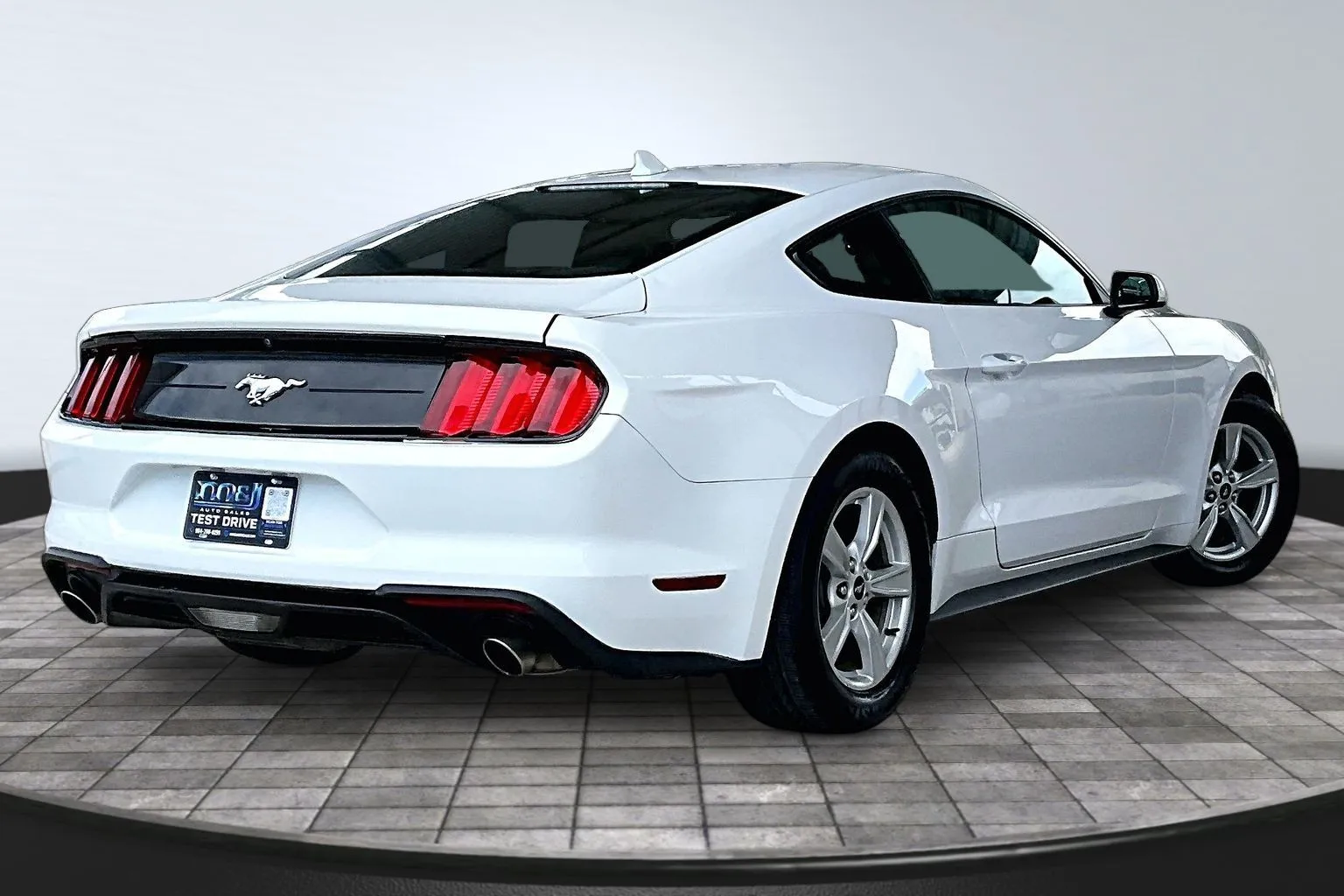 Ford Mustang photo 6