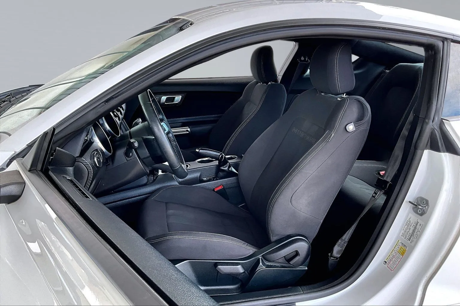 Ford Mustang photo 18