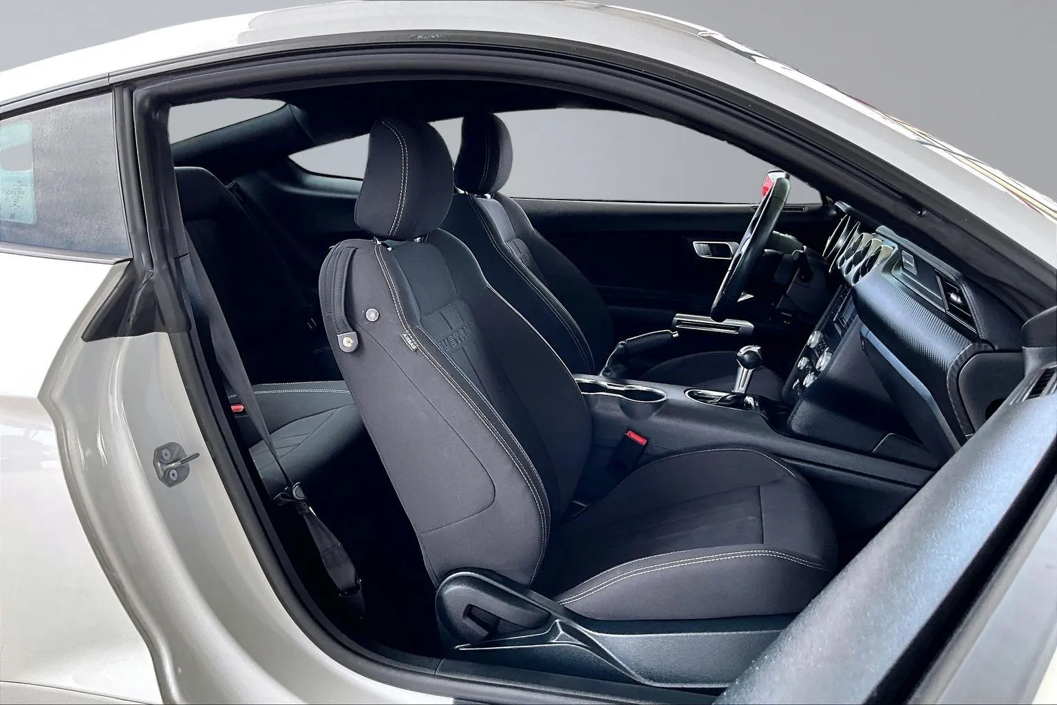 Ford Mustang photo 25