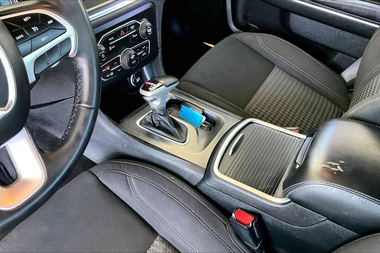 Dodge Charger photo 15