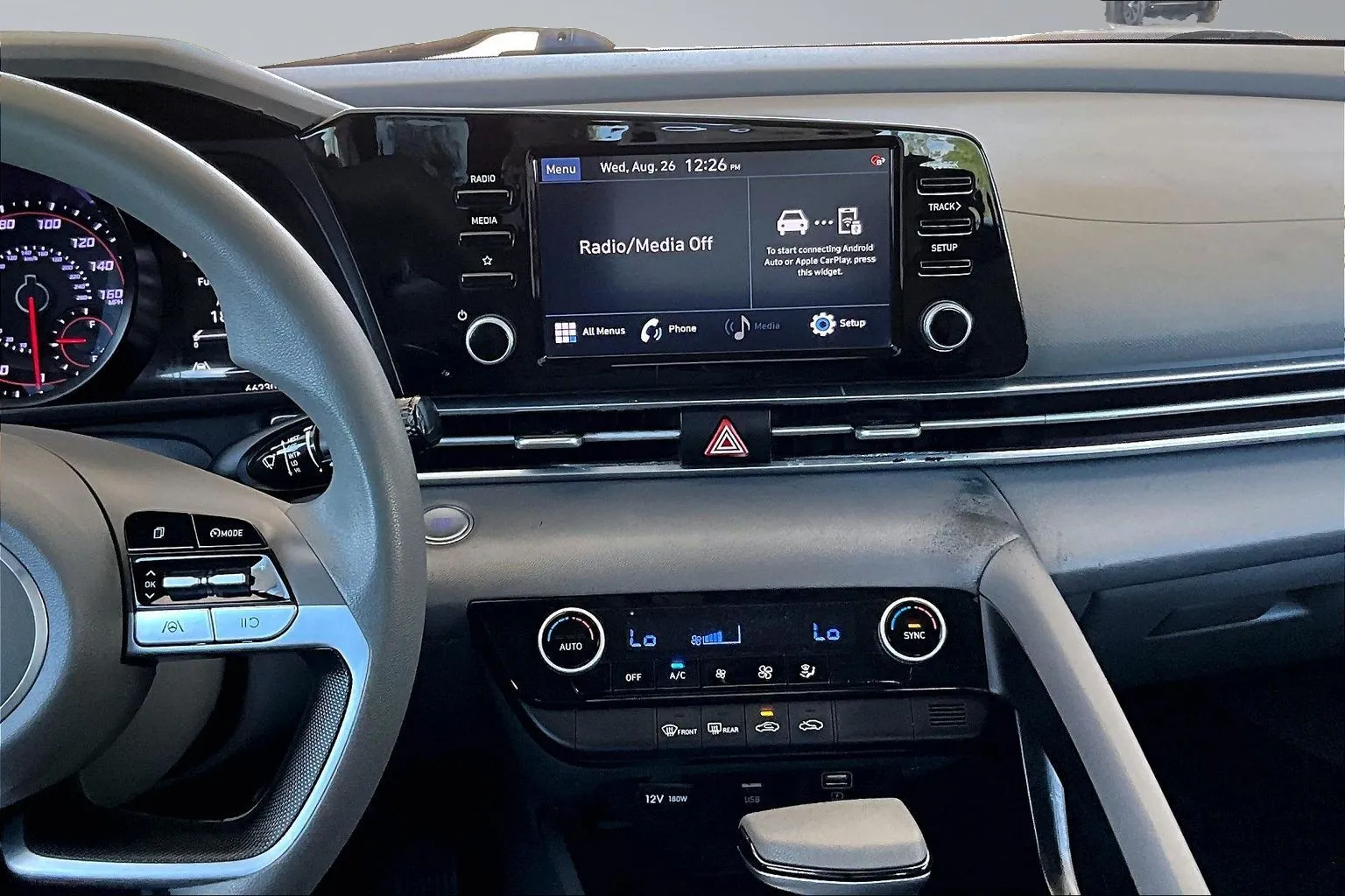 Hyundai Elantra photo 9