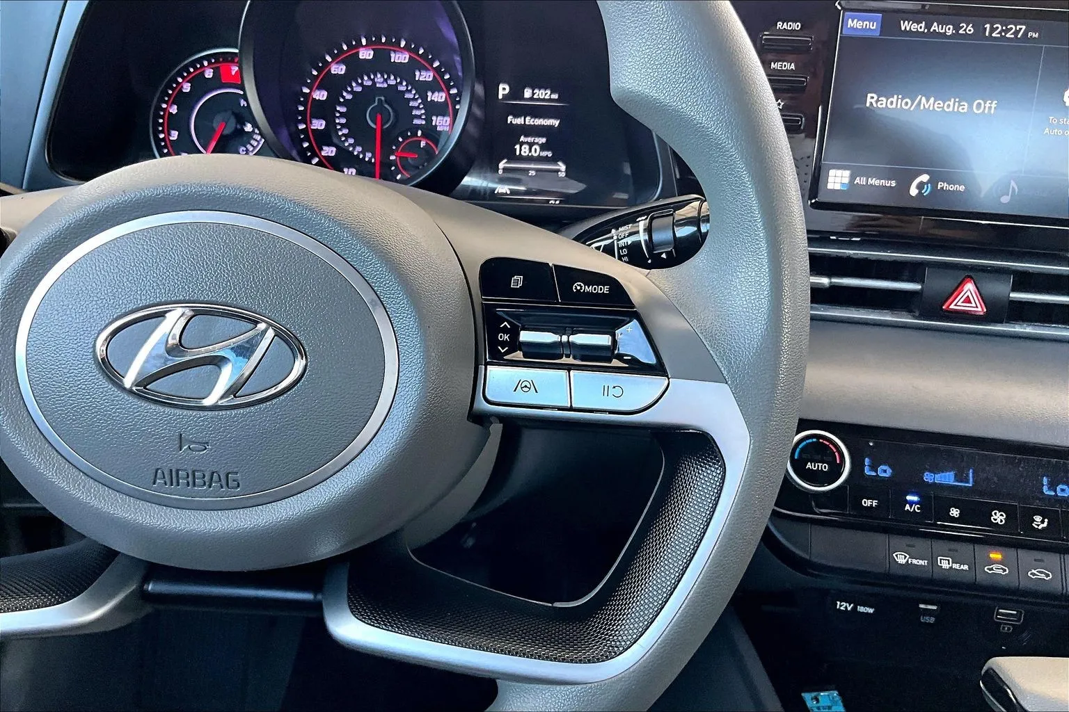 Hyundai Elantra photo 11