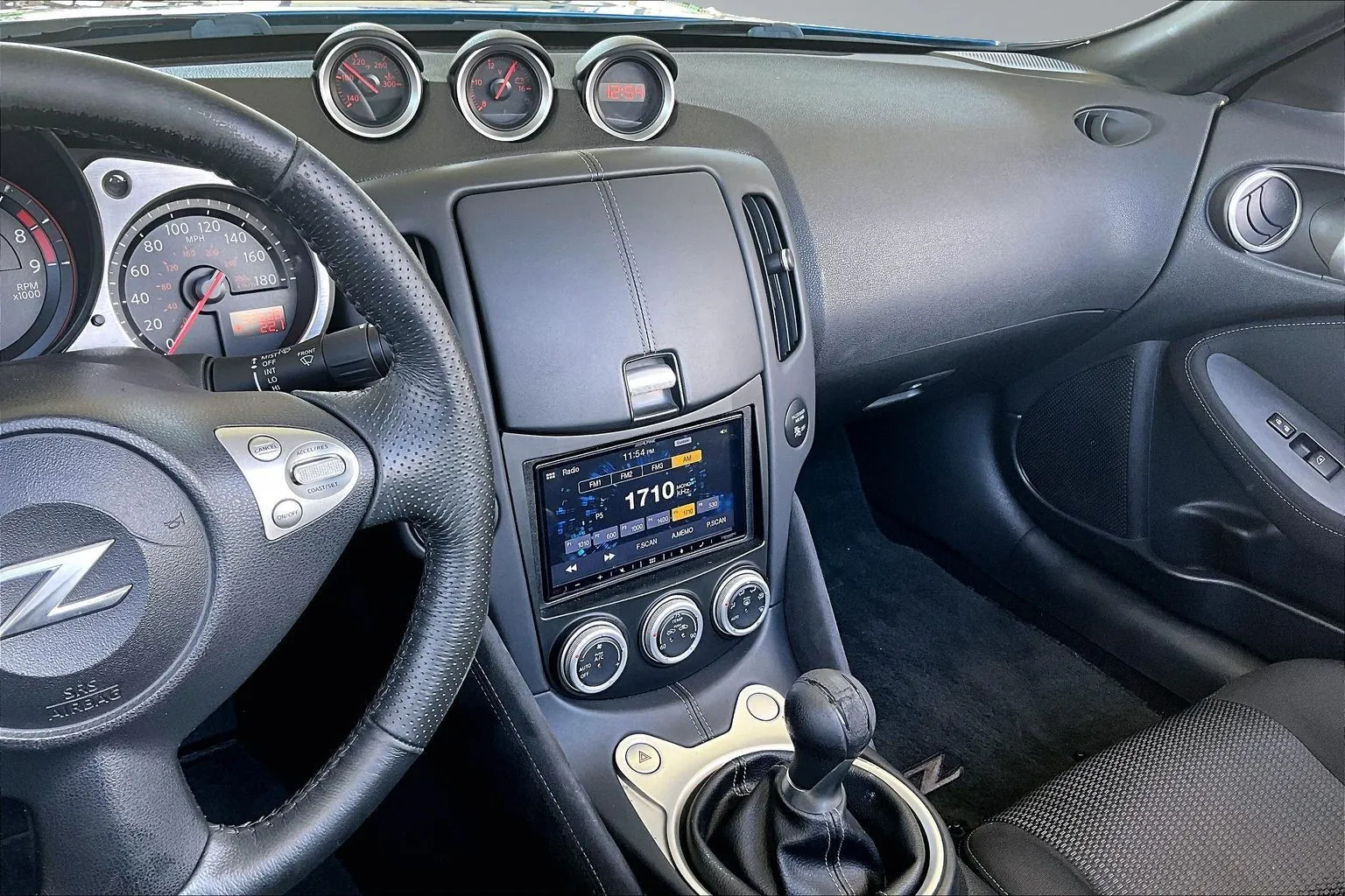 Nissan 370Z photo 9