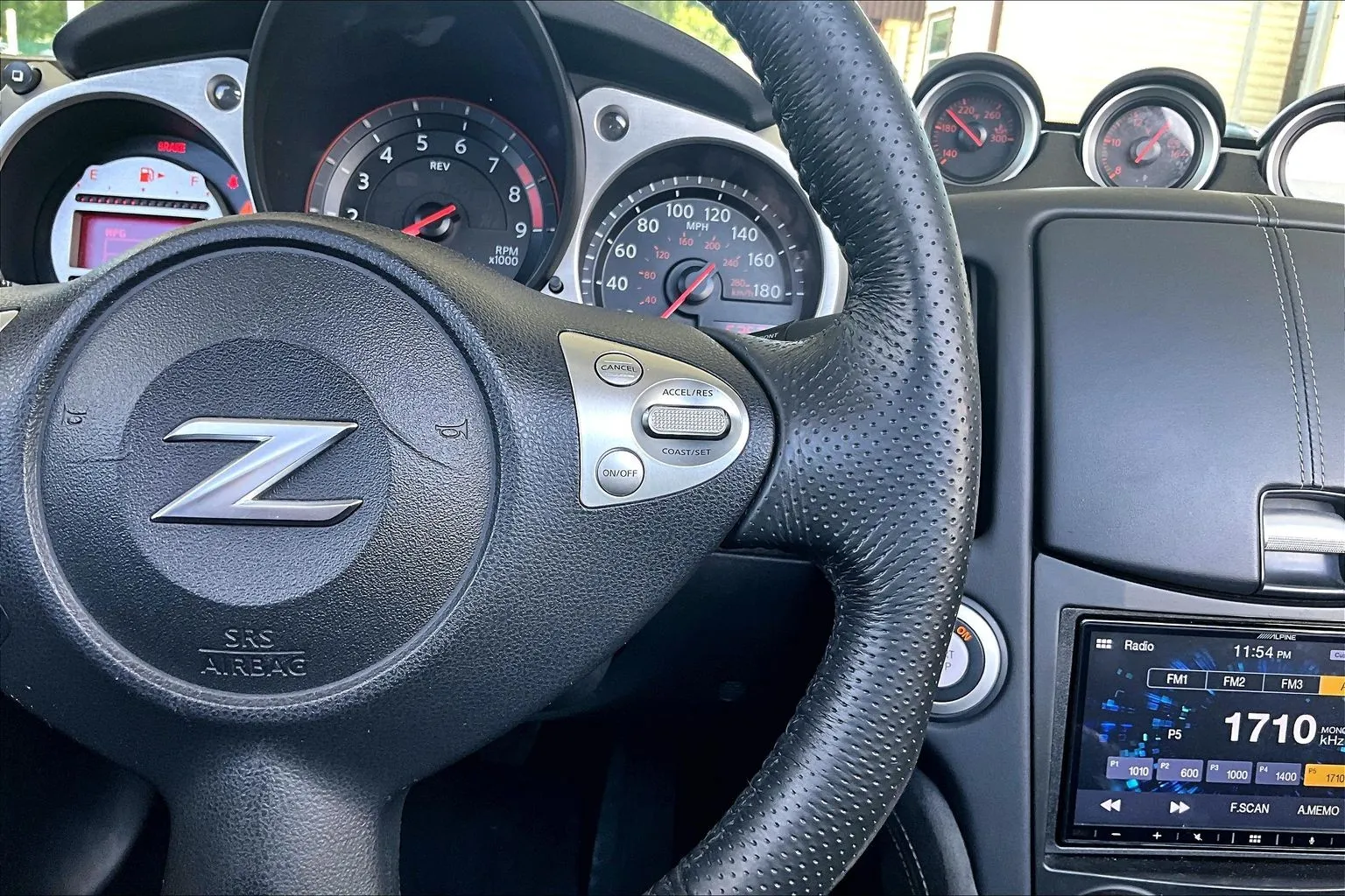 Nissan 370Z photo 11