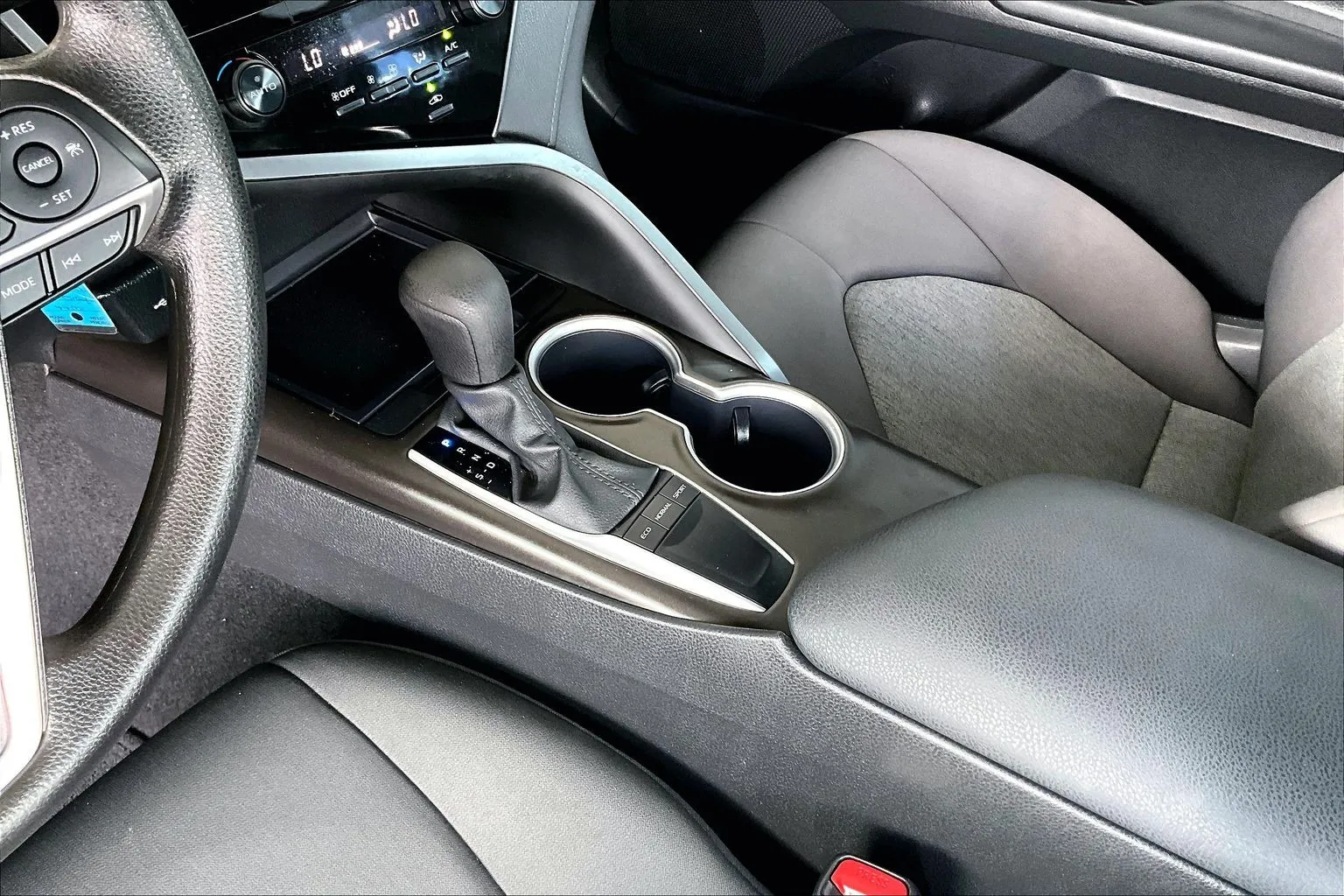 Toyota Camry photo 15