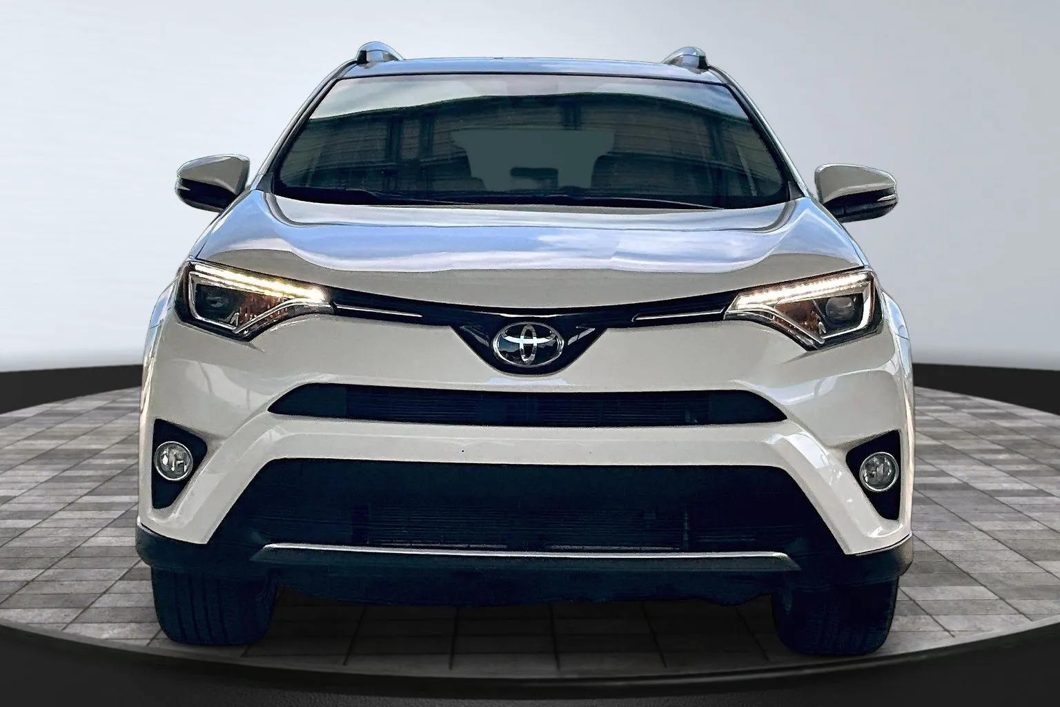Toyota RAV4 photo 2