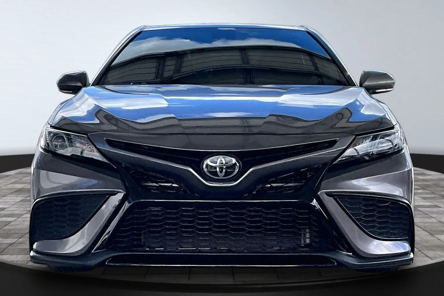 Toyota Camry photo 2