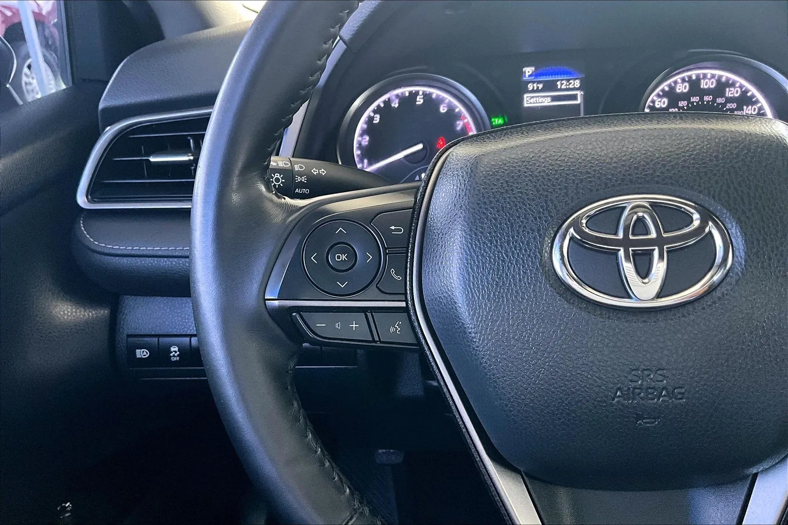 Toyota Camry photo 10