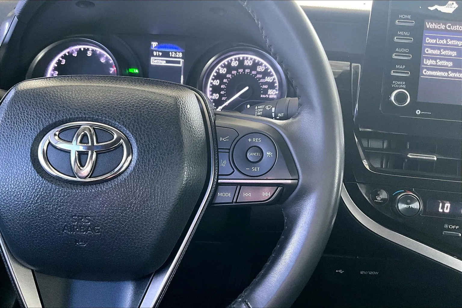 Toyota Camry photo 11