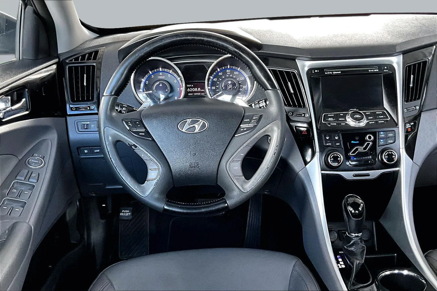 Hyundai Sonata photo 8
