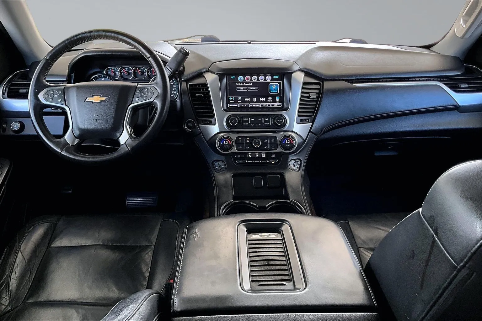 Chevrolet Suburban photo 3