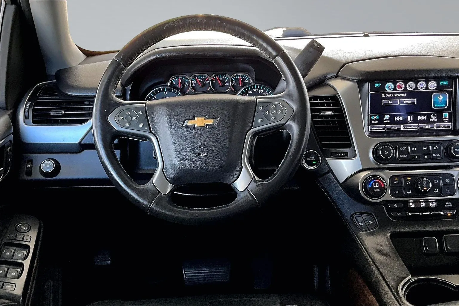 Chevrolet Suburban photo 4