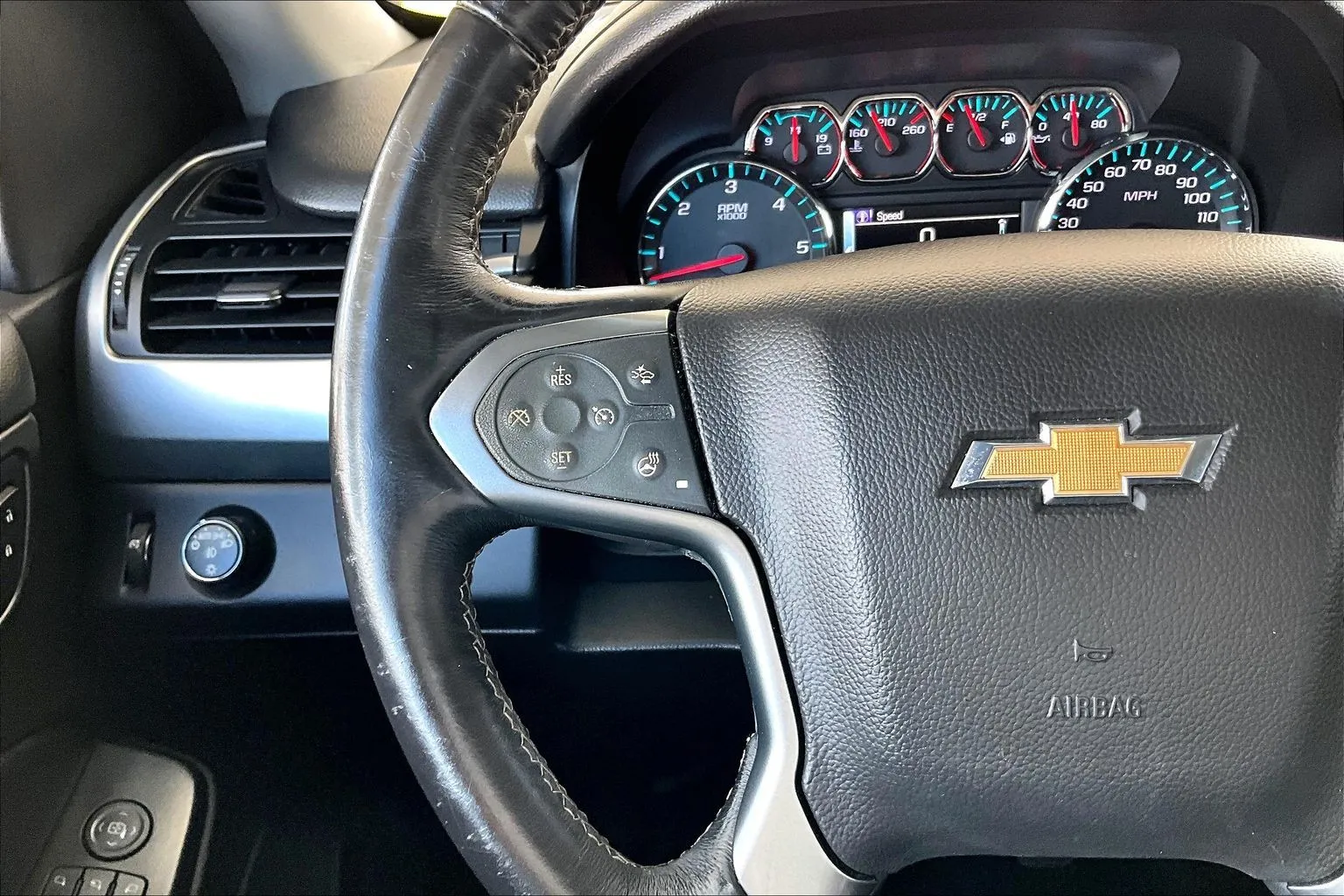 Chevrolet Suburban photo 6