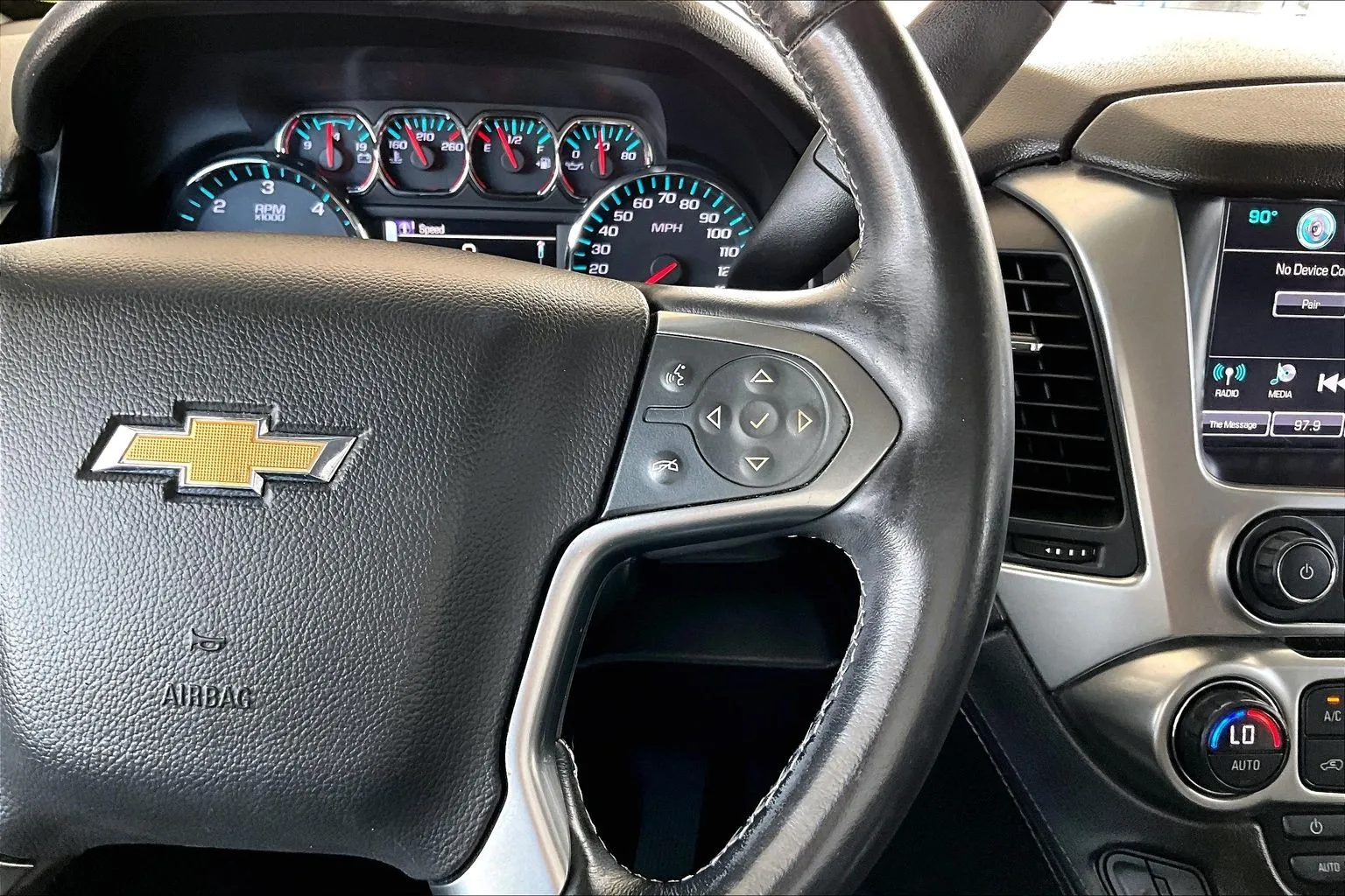Chevrolet Suburban photo 7