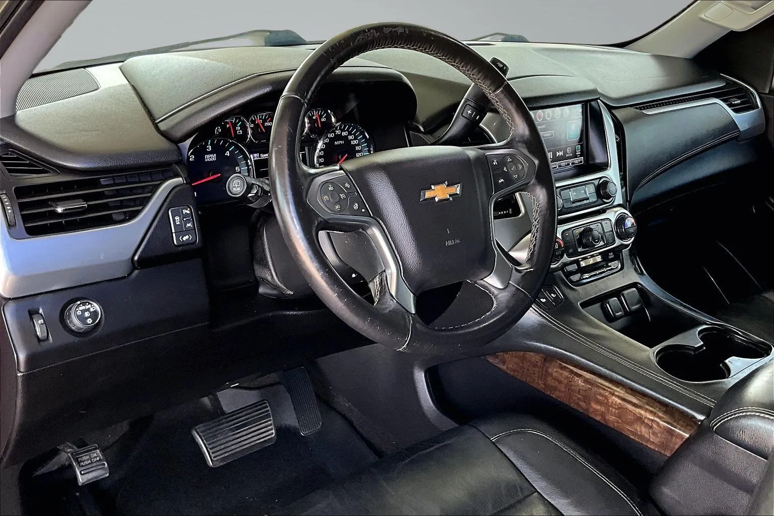 Chevrolet Suburban photo 10