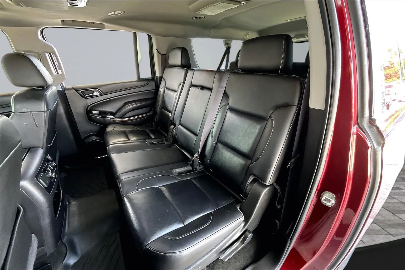 Chevrolet Suburban photo 15