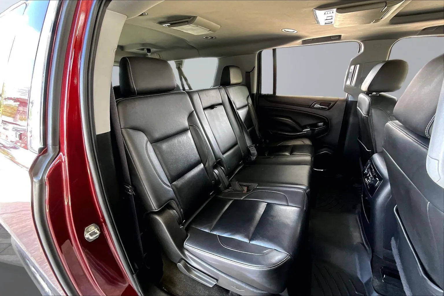 Chevrolet Suburban photo 18