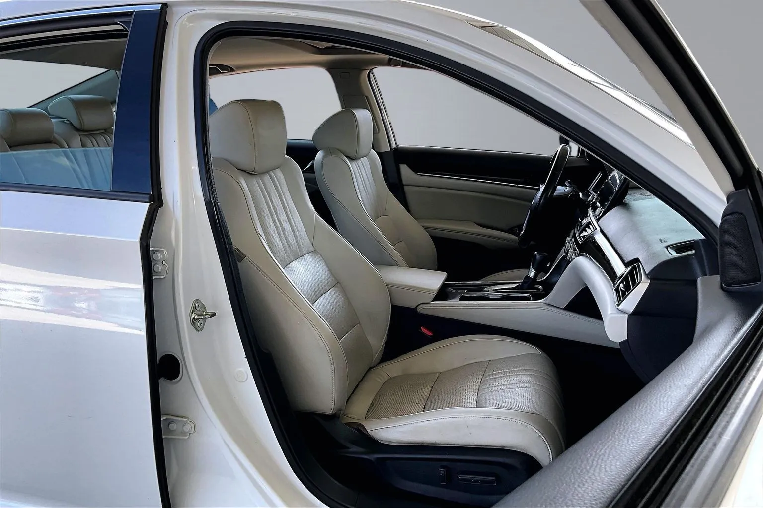 Honda Accord photo 26