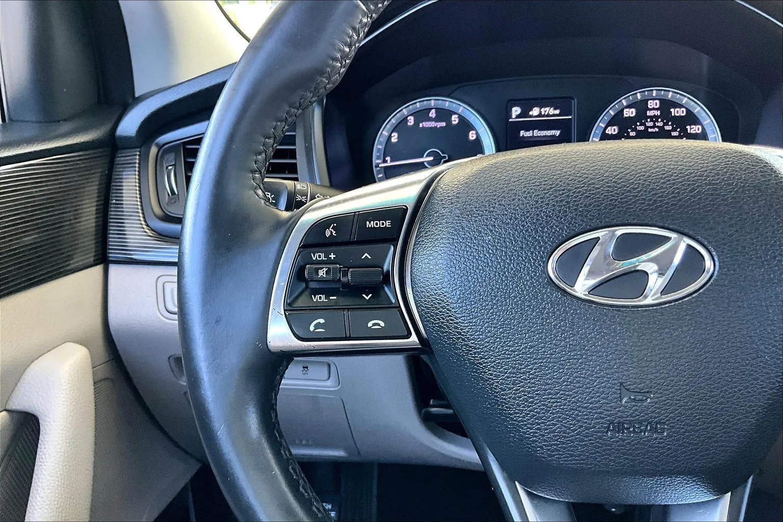 Hyundai Sonata photo 10