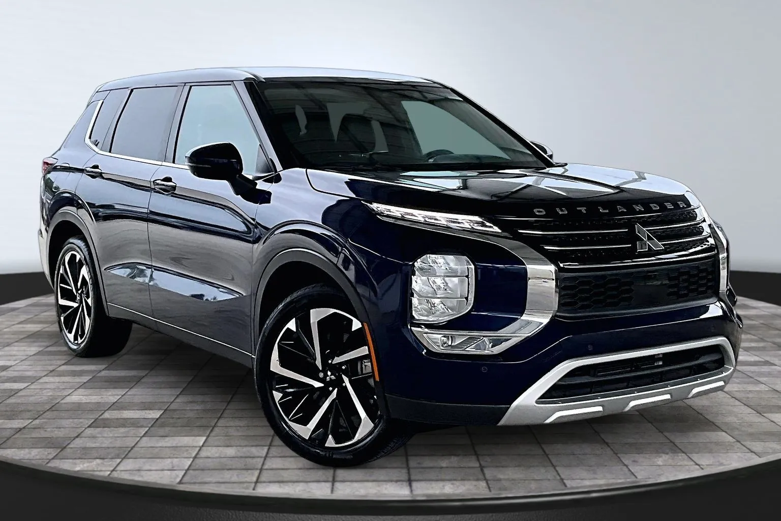 Mitsubishi Outlander photo 3