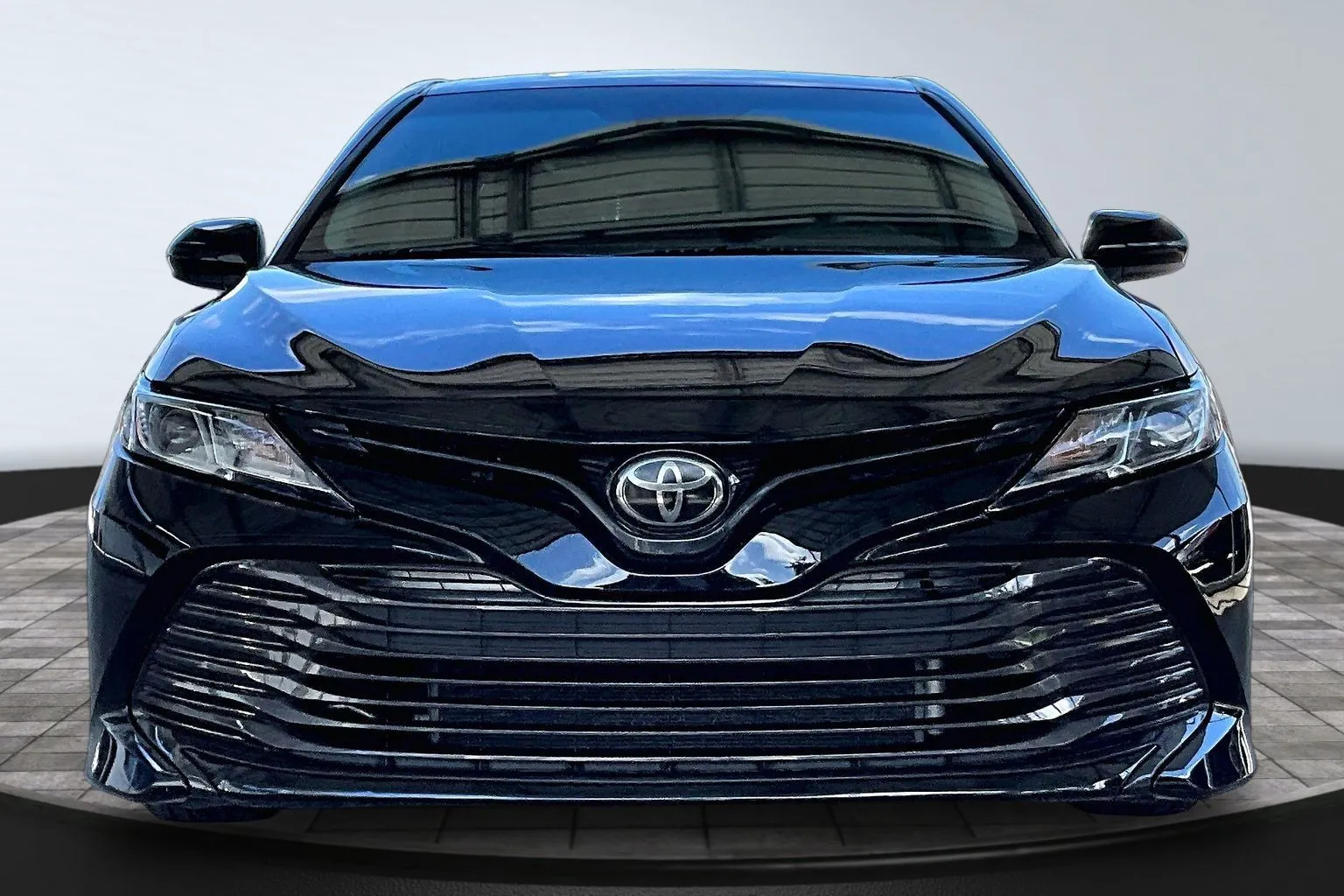 Toyota Camry photo 2