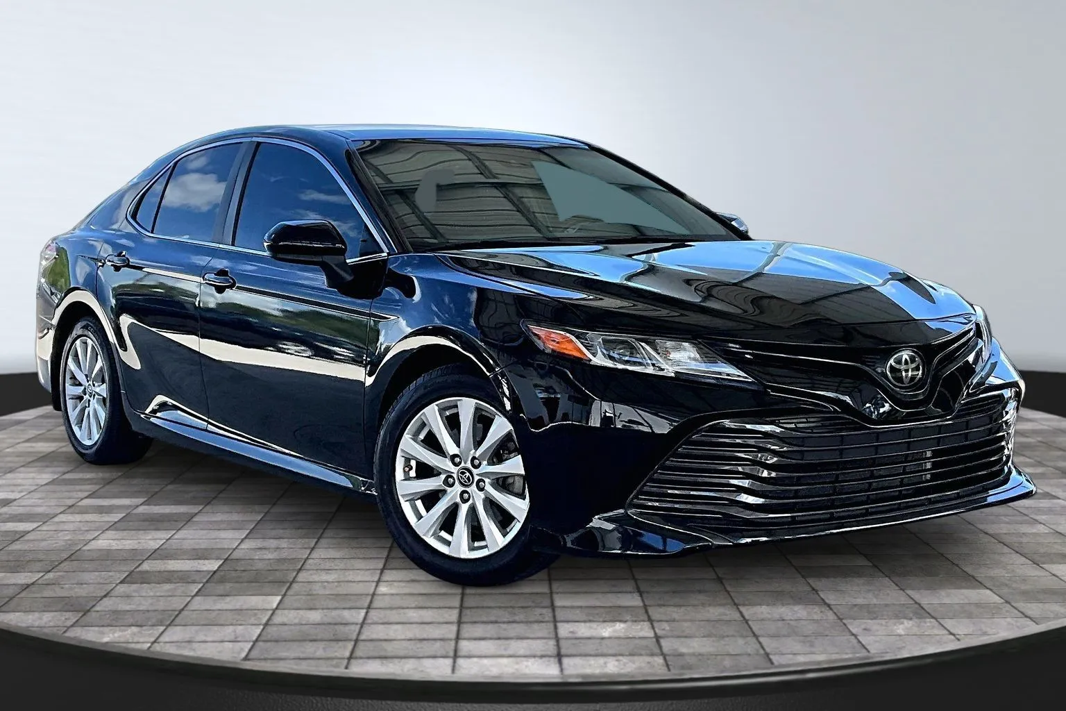 Toyota Camry photo 3