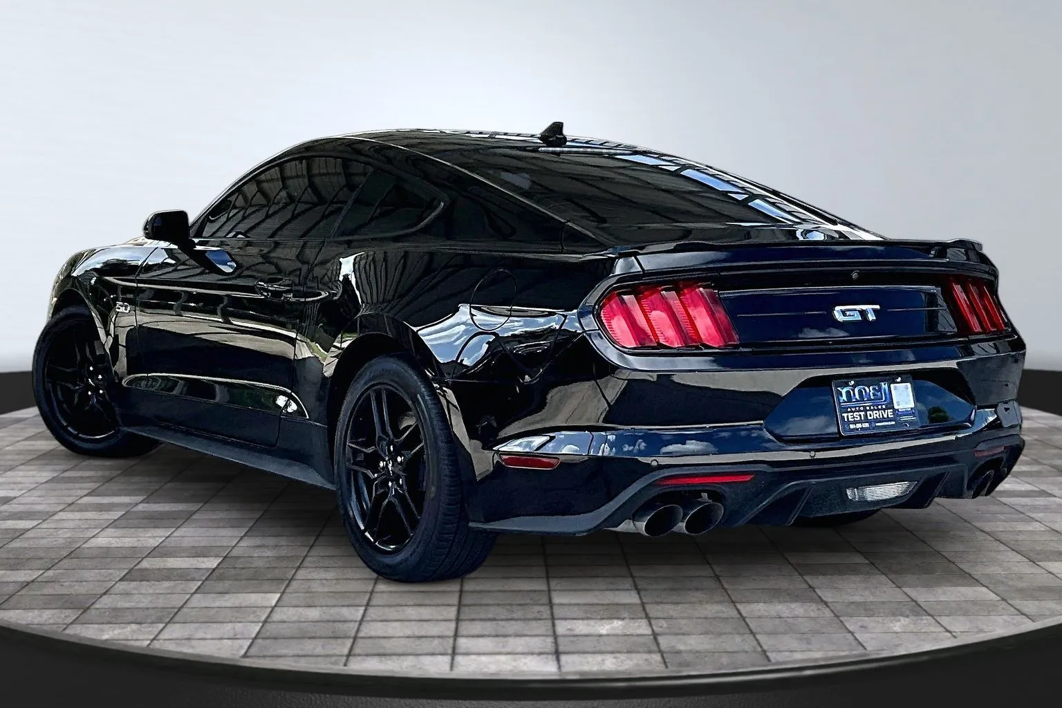 Ford Mustang photo 4