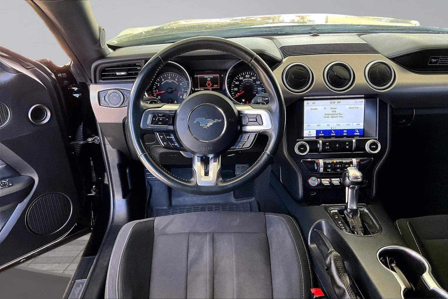 Ford Mustang photo 8