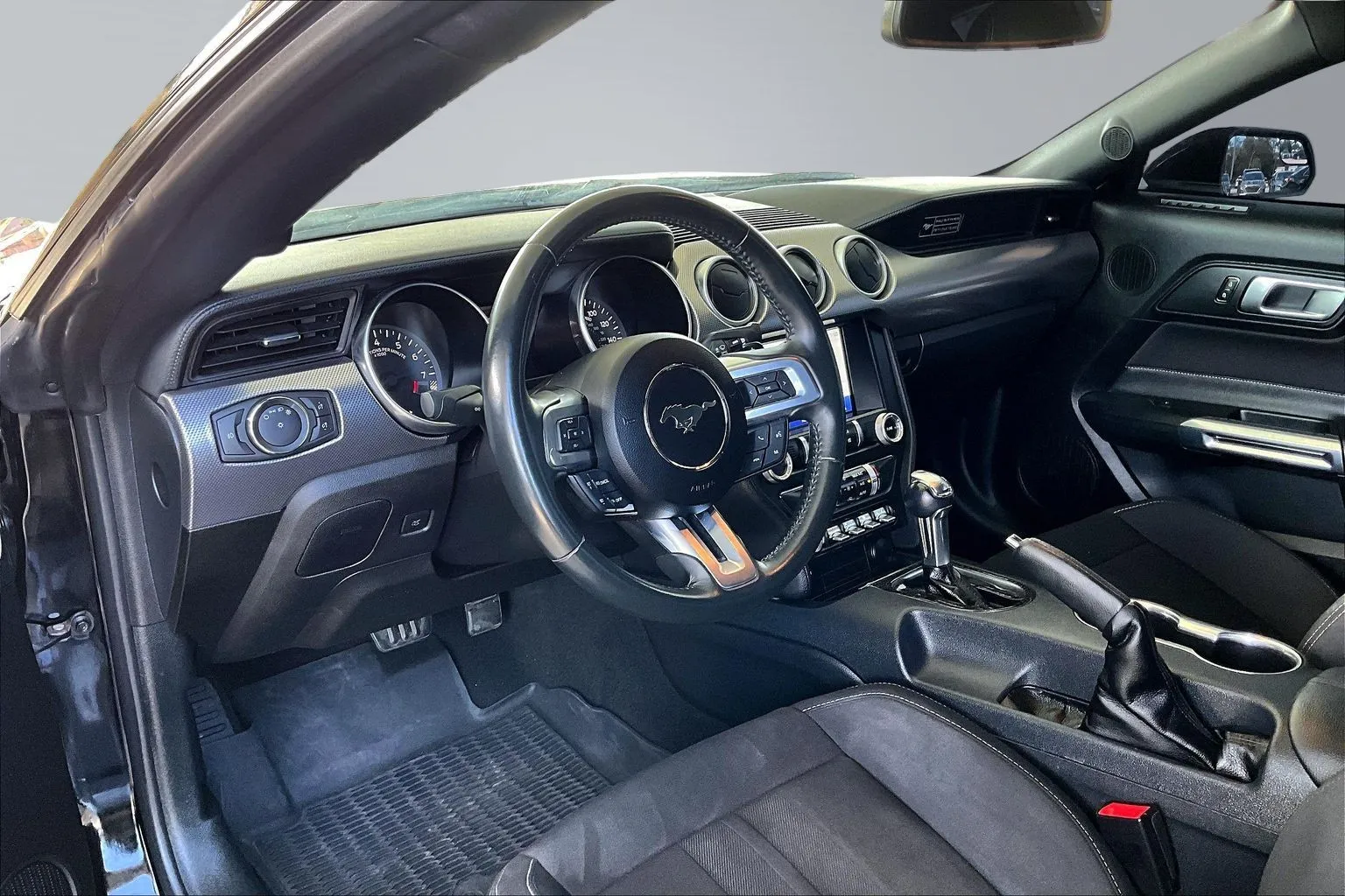 Ford Mustang photo 14