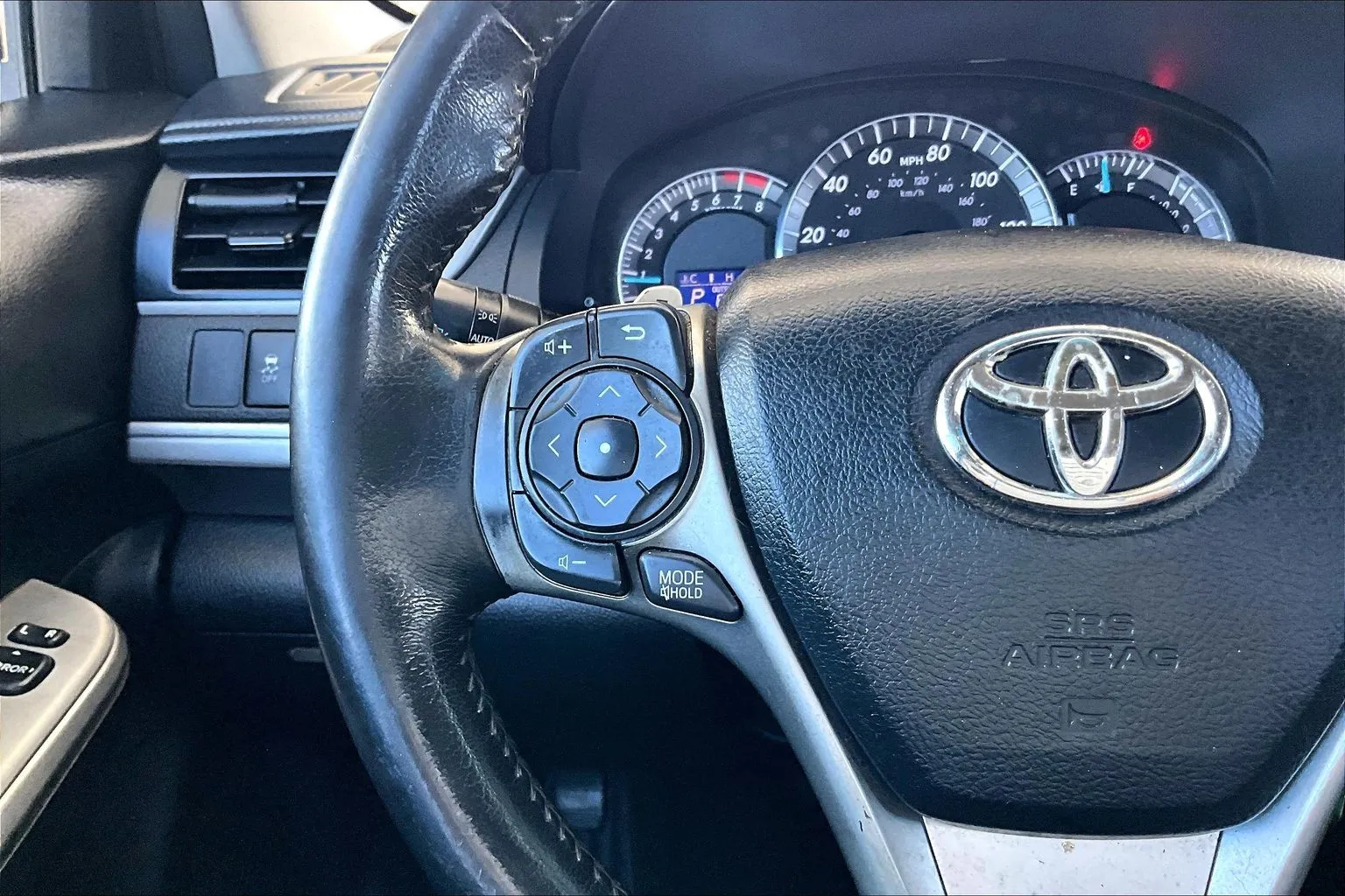 Toyota Camry photo 10