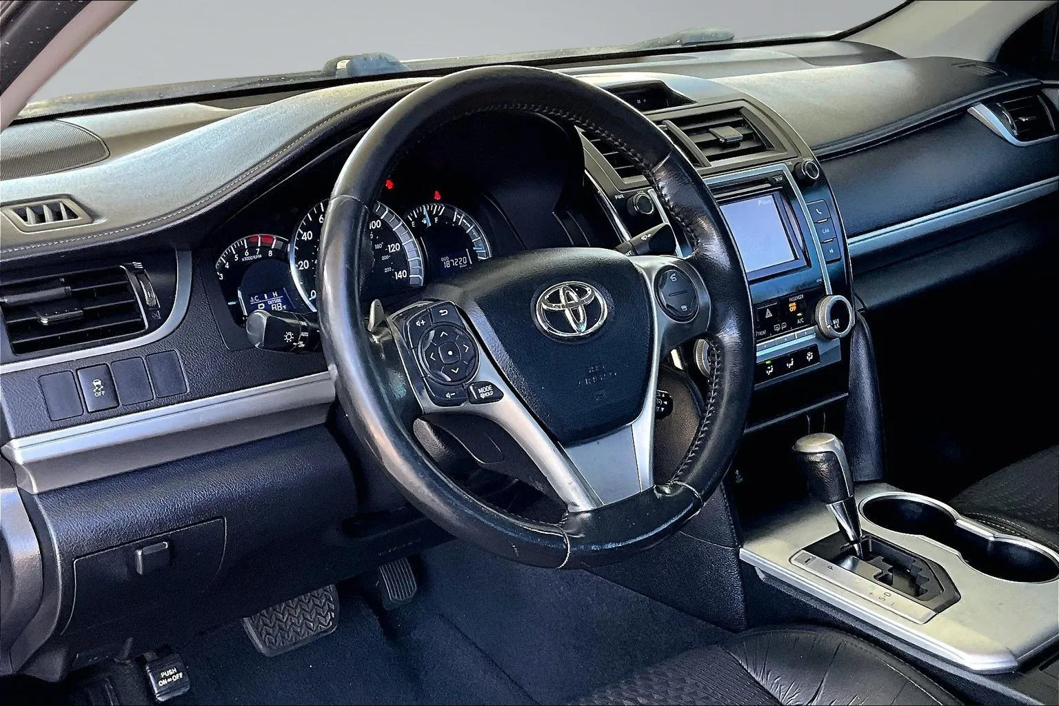Toyota Camry photo 13