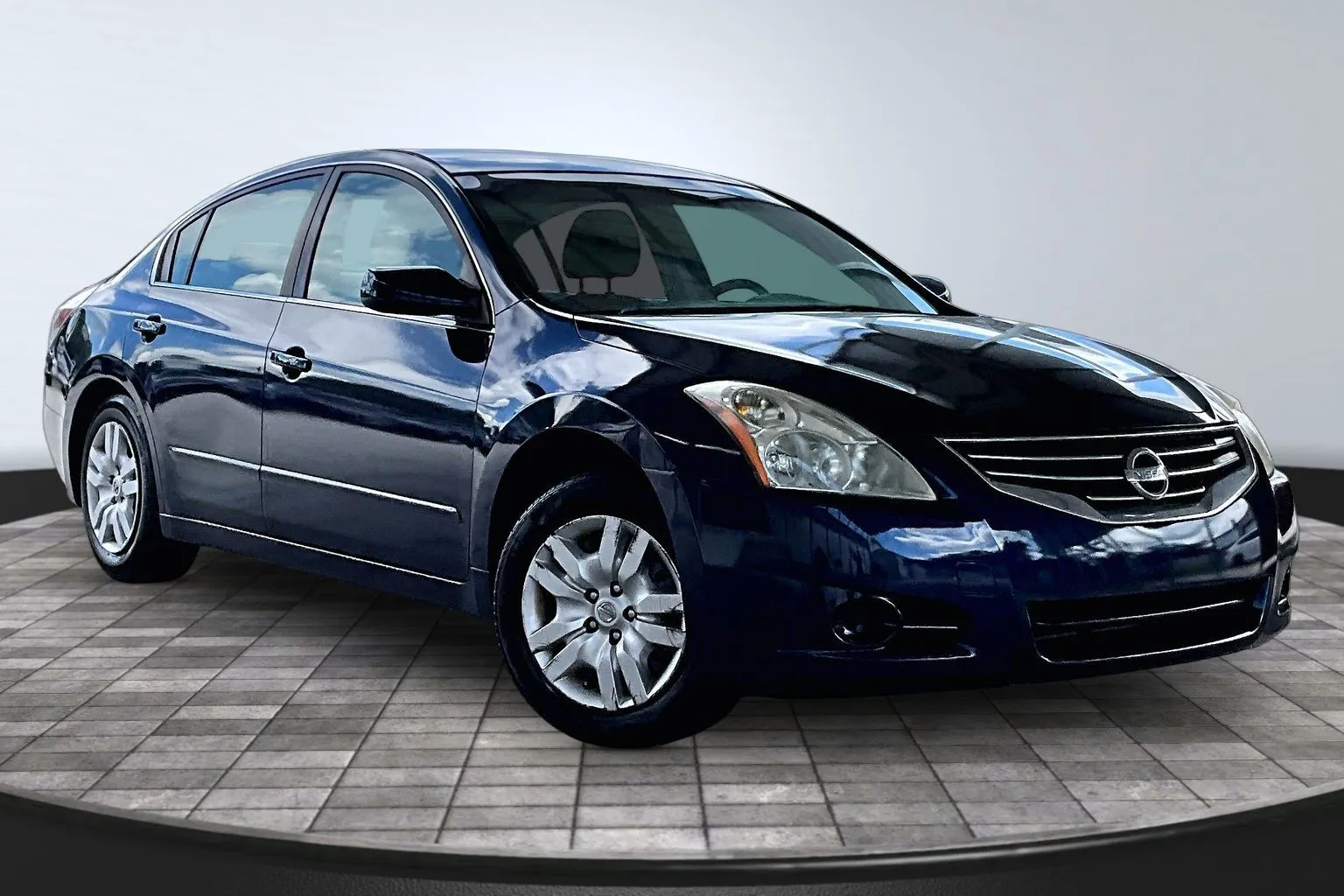 Nissan Altima photo 3