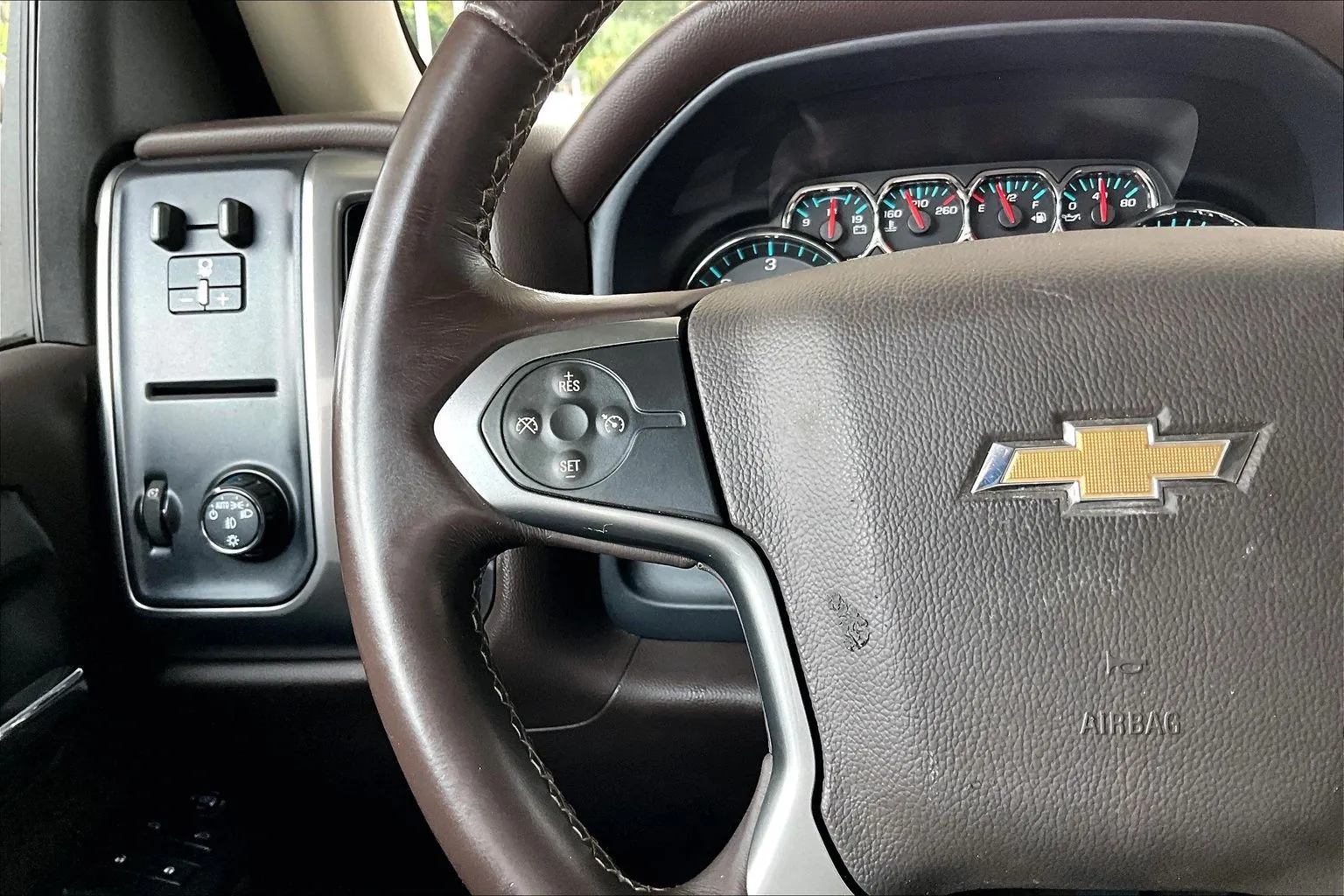 Chevrolet Silverado photo 11