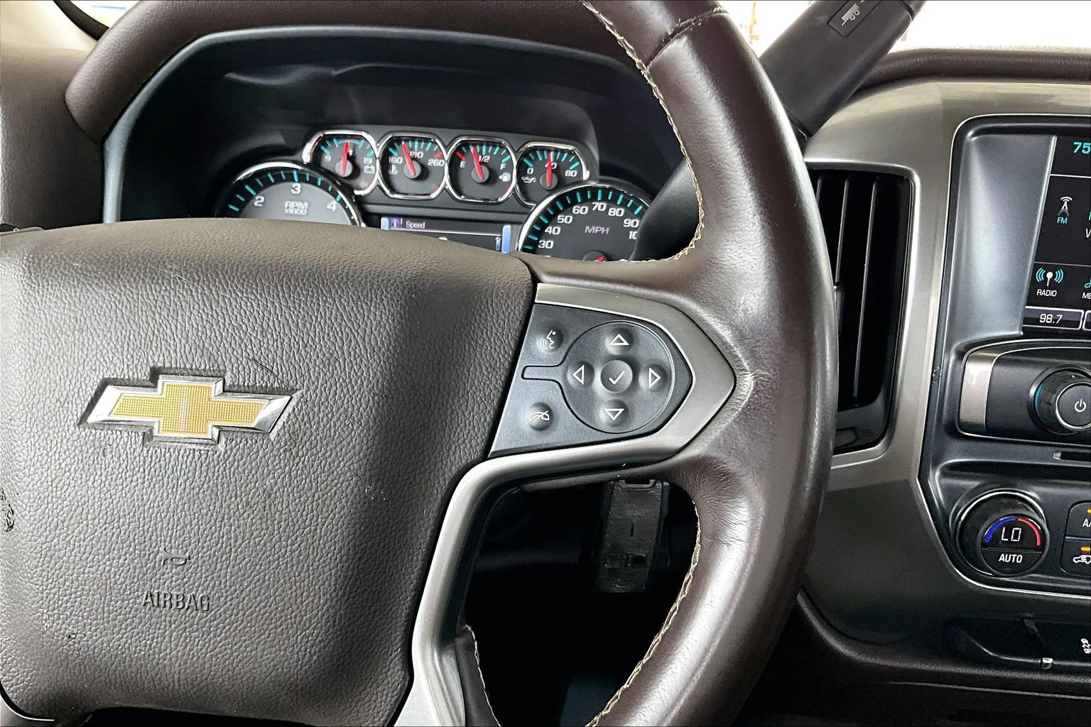 Chevrolet Silverado photo 12