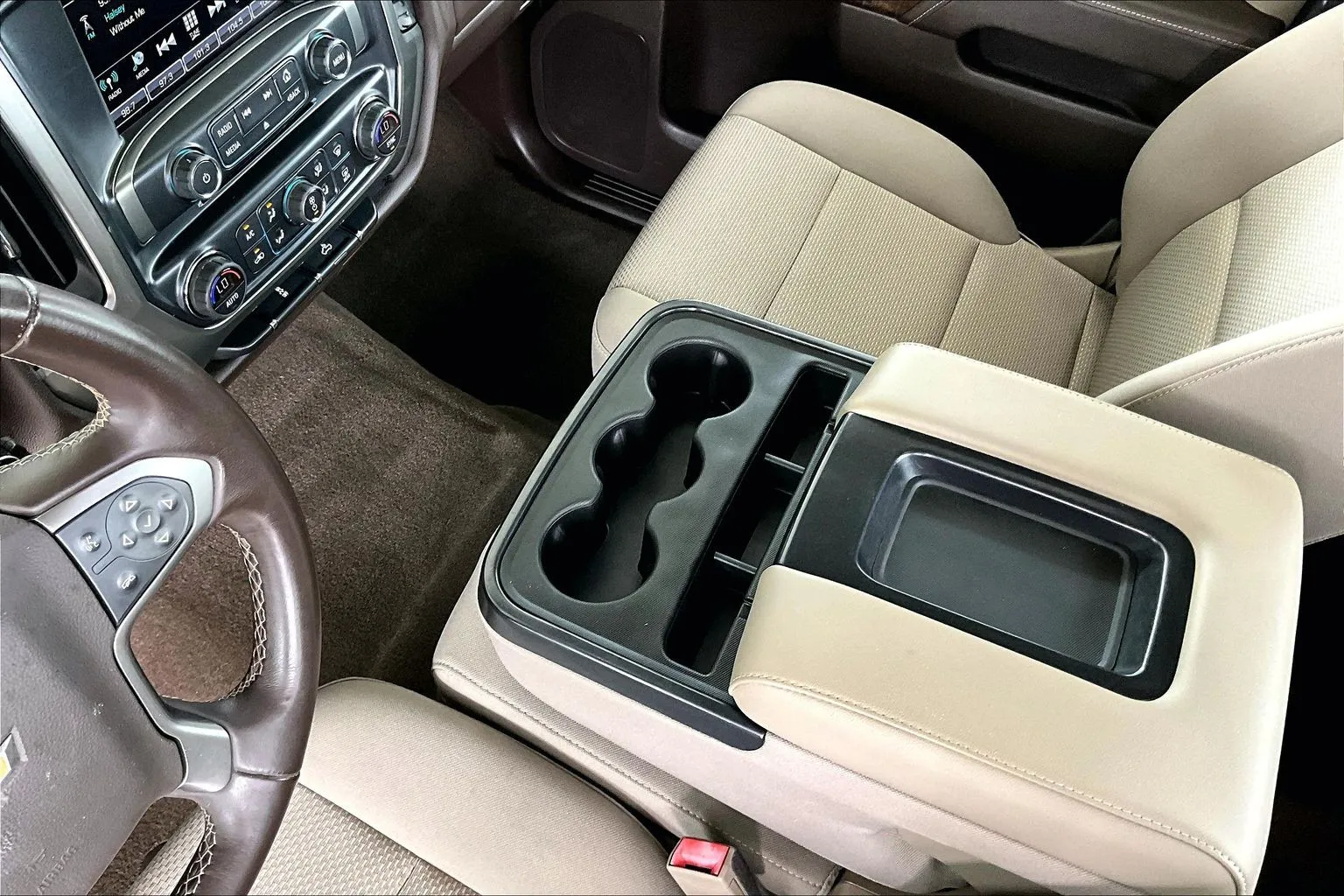 Chevrolet Silverado photo 16