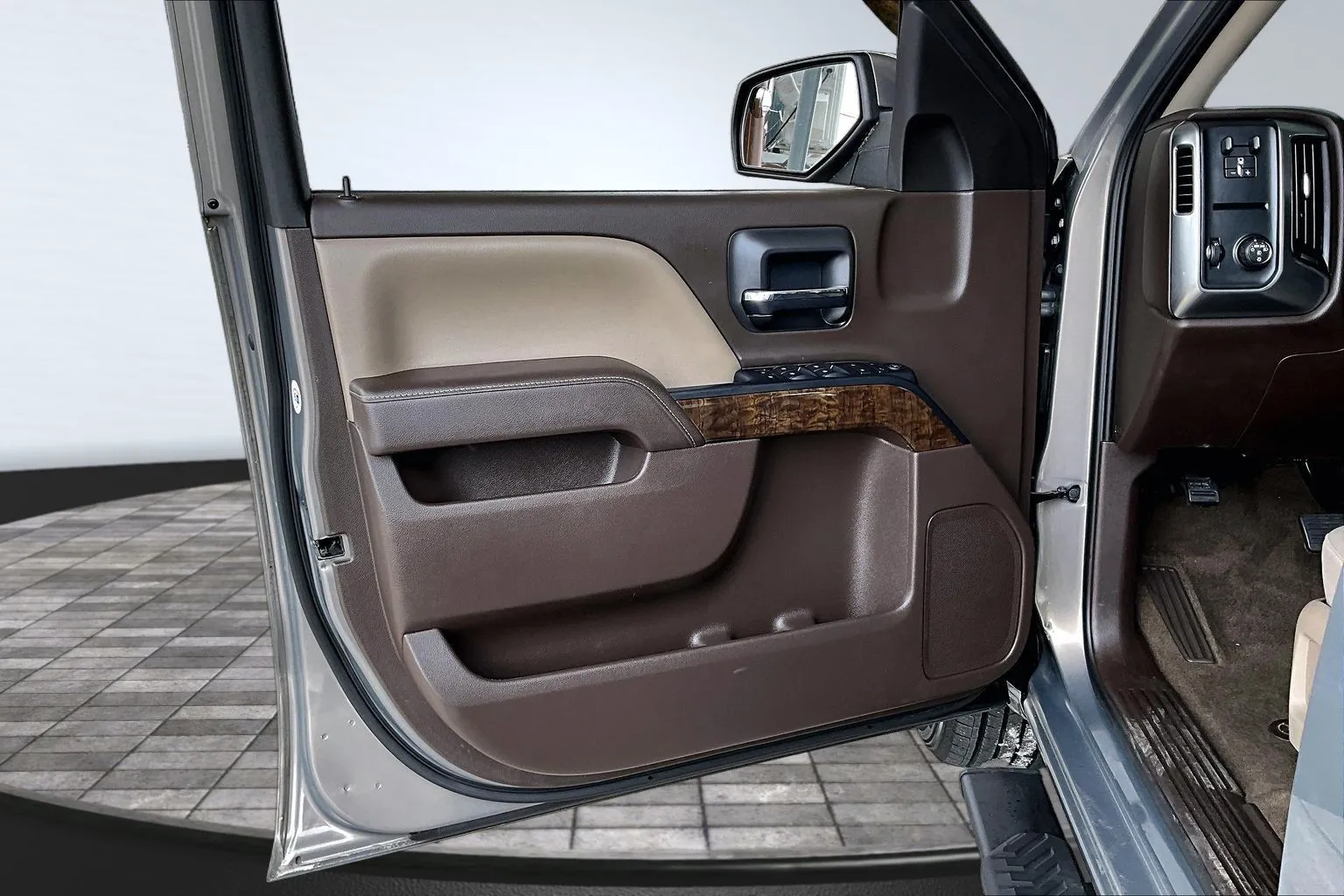 Chevrolet Silverado photo 18