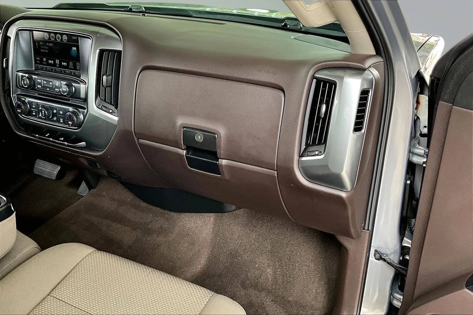 Chevrolet Silverado photo 24
