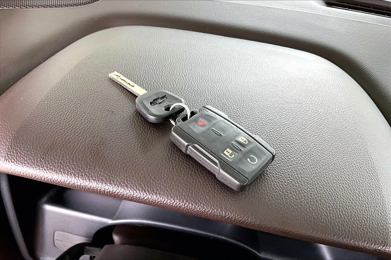 Chevrolet Silverado photo 32
