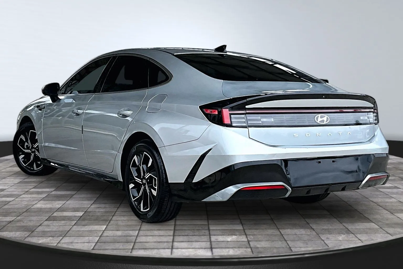 Hyundai Sonata photo 4