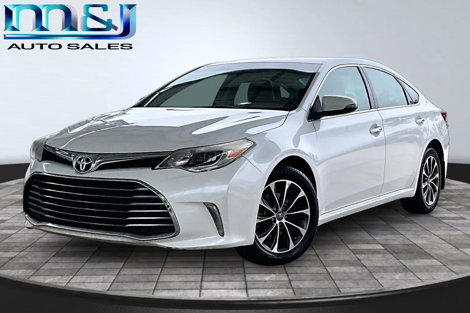 White 2016 Toyota Avalon for sale in Jacksonville, FL