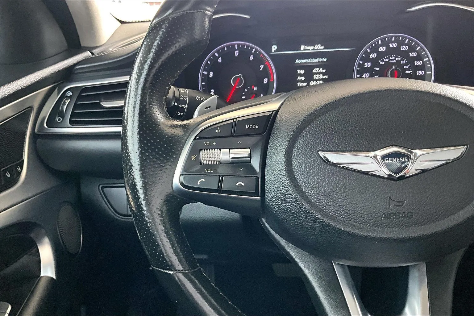Genesis G70 photo 10
