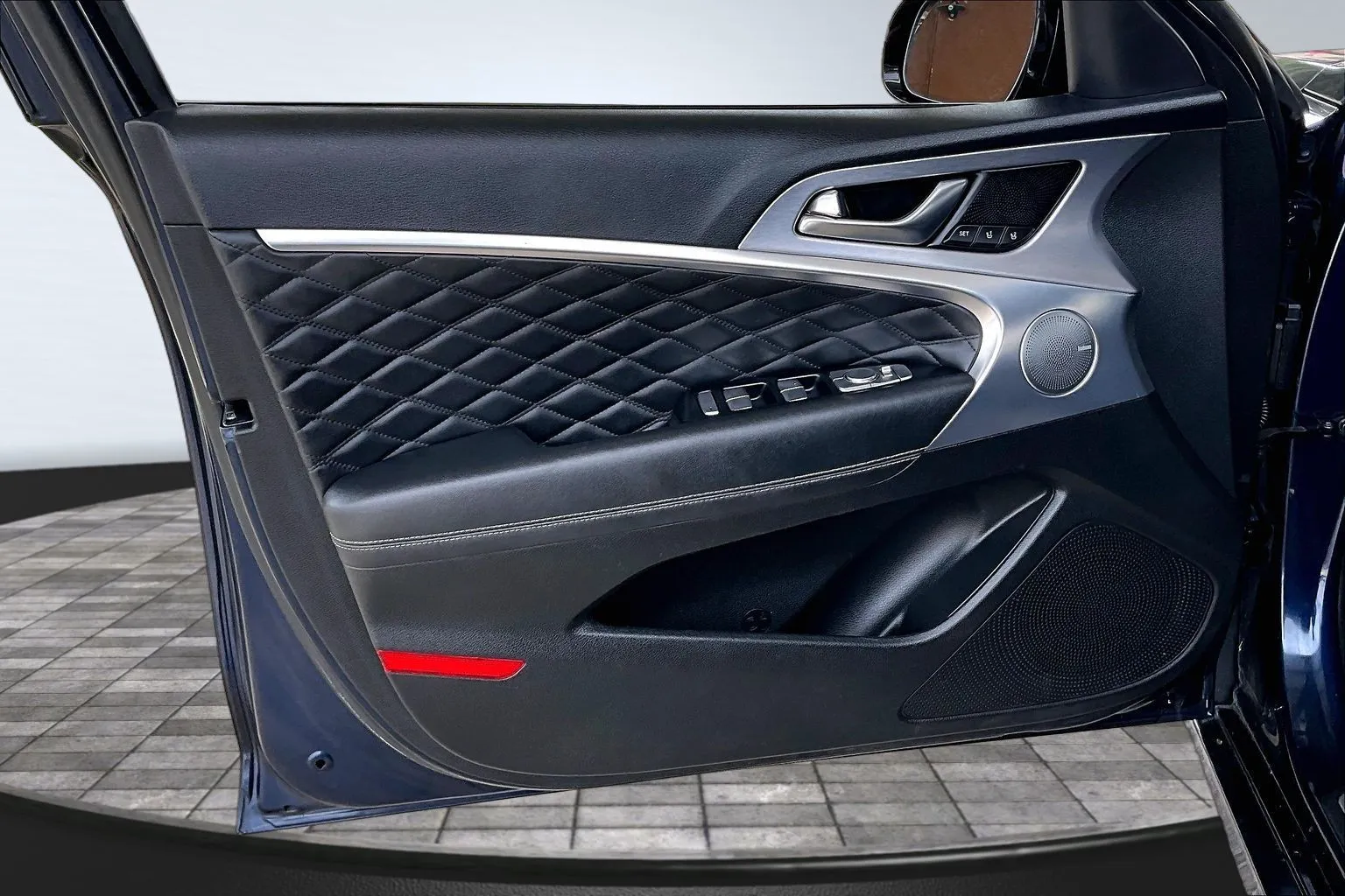 Genesis G70 photo 17