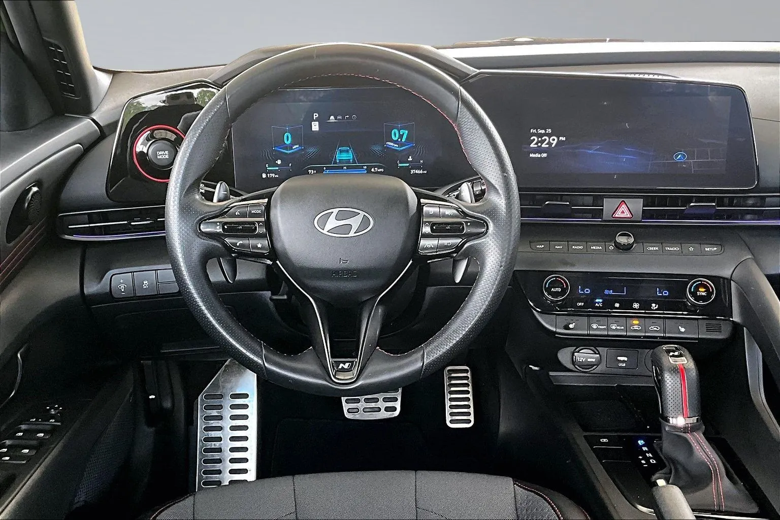 Hyundai Elantra photo 8