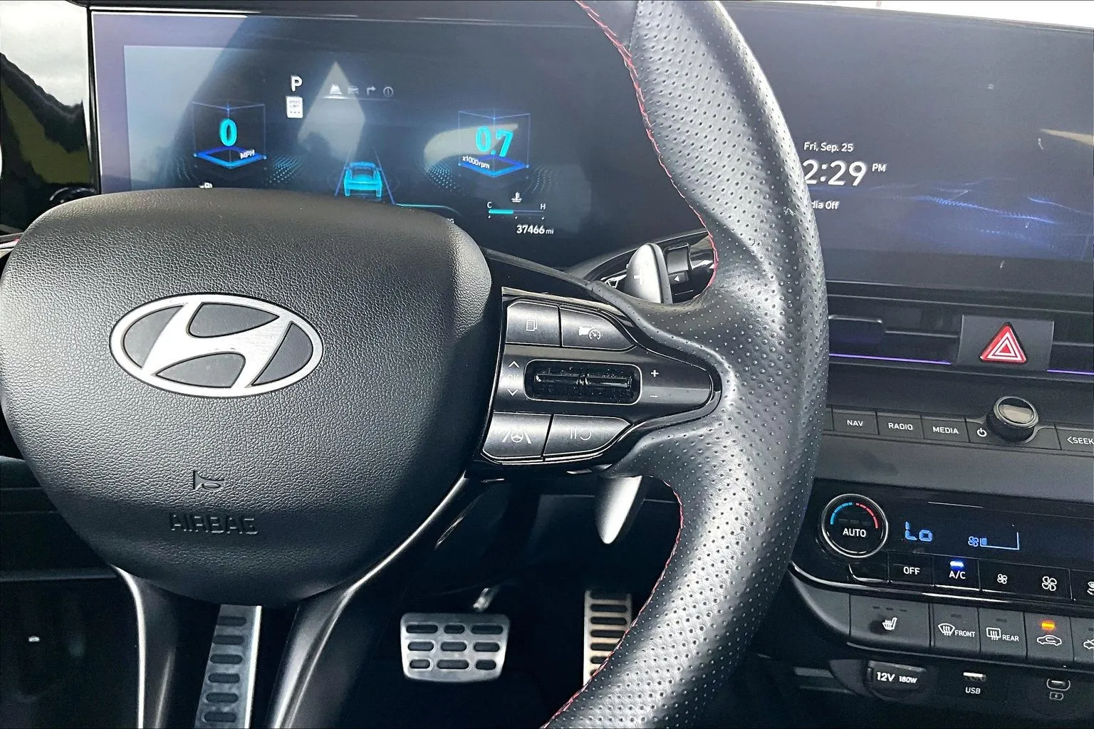 Hyundai Elantra photo 11