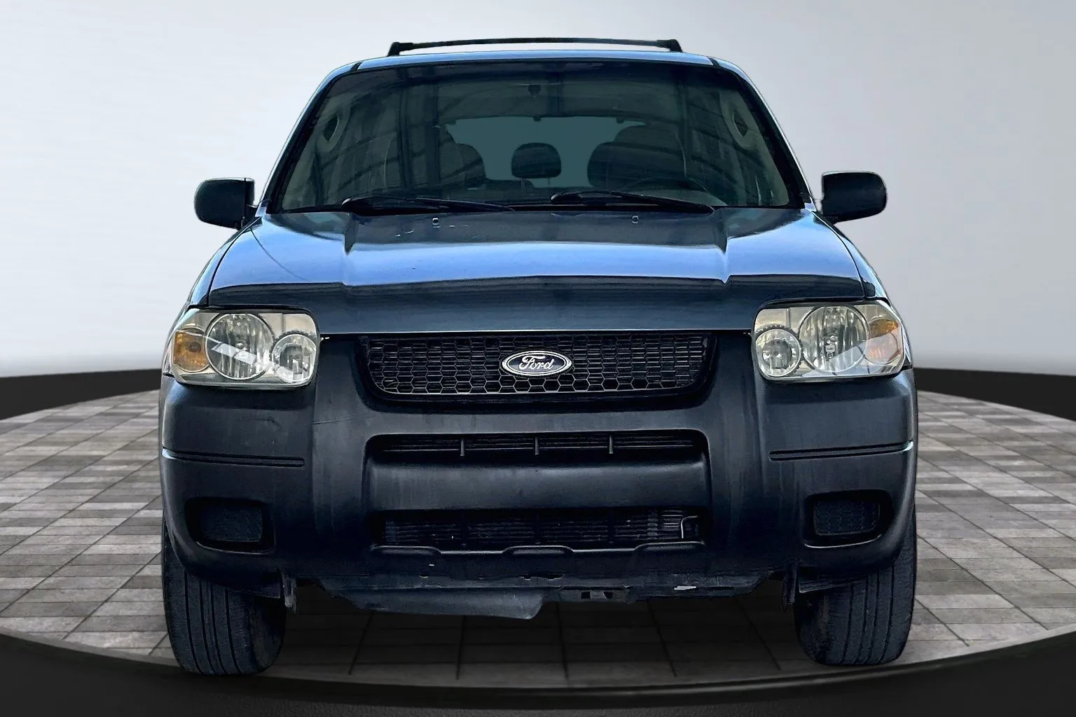 Ford Escape photo 2