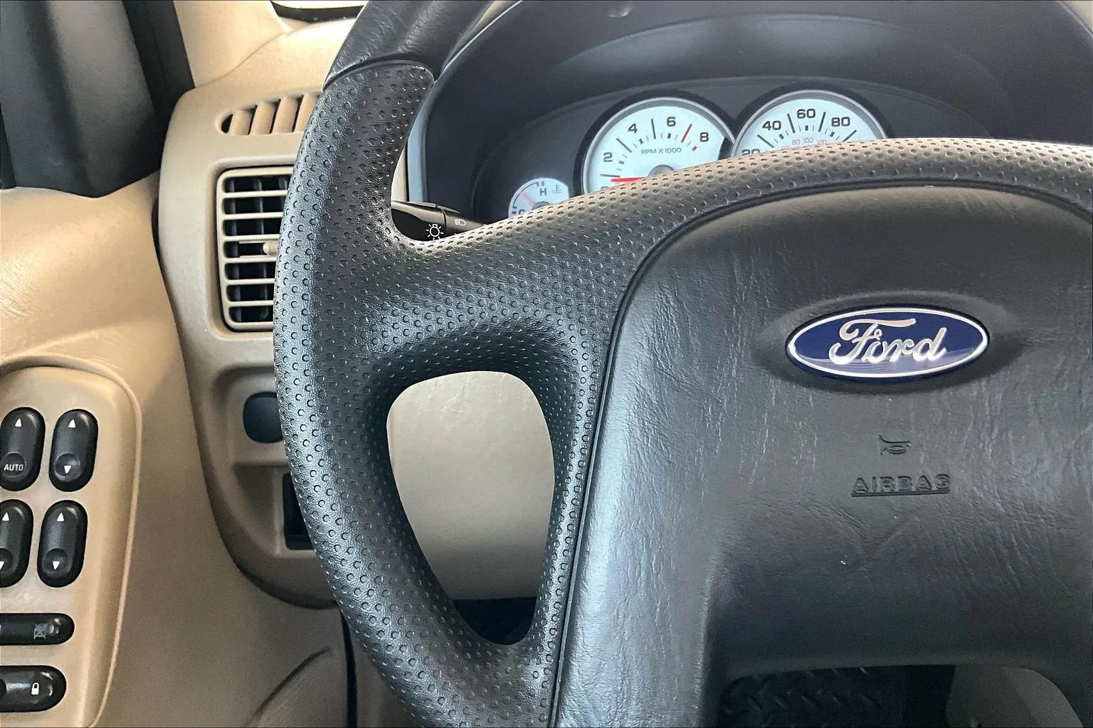 Ford Escape photo 10