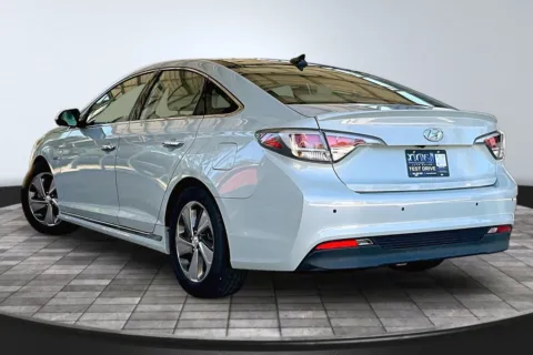 More photos of 2016 Hyundai SONATA Hybrid Limited at M&J Auto Sales and Service, FL