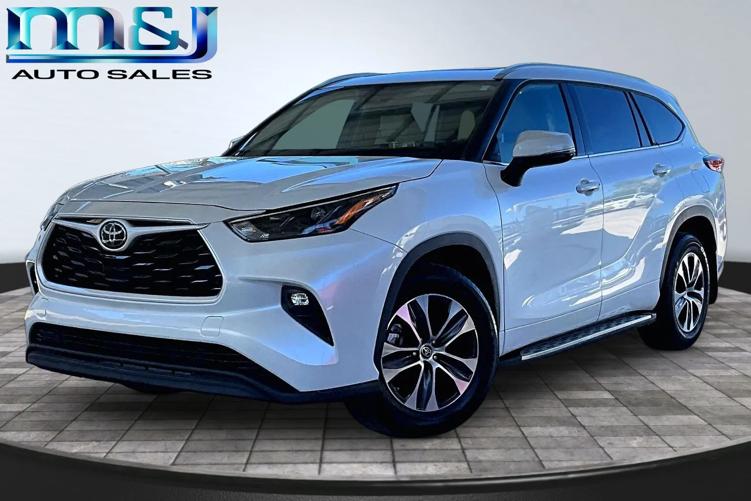 White 2022 Toyota Highlander XLE for sale in Jacksonville, FL
