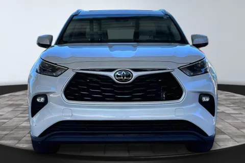 Photos of 2022 Toyota Highlander XLE for sale in Jacksonville, FL at M&J Auto Sales and Service