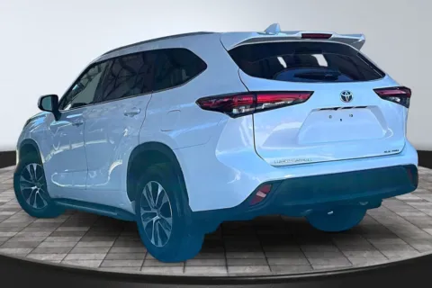 More photos of 2022 Toyota Highlander XLE at M&J Auto Sales and Service, FL